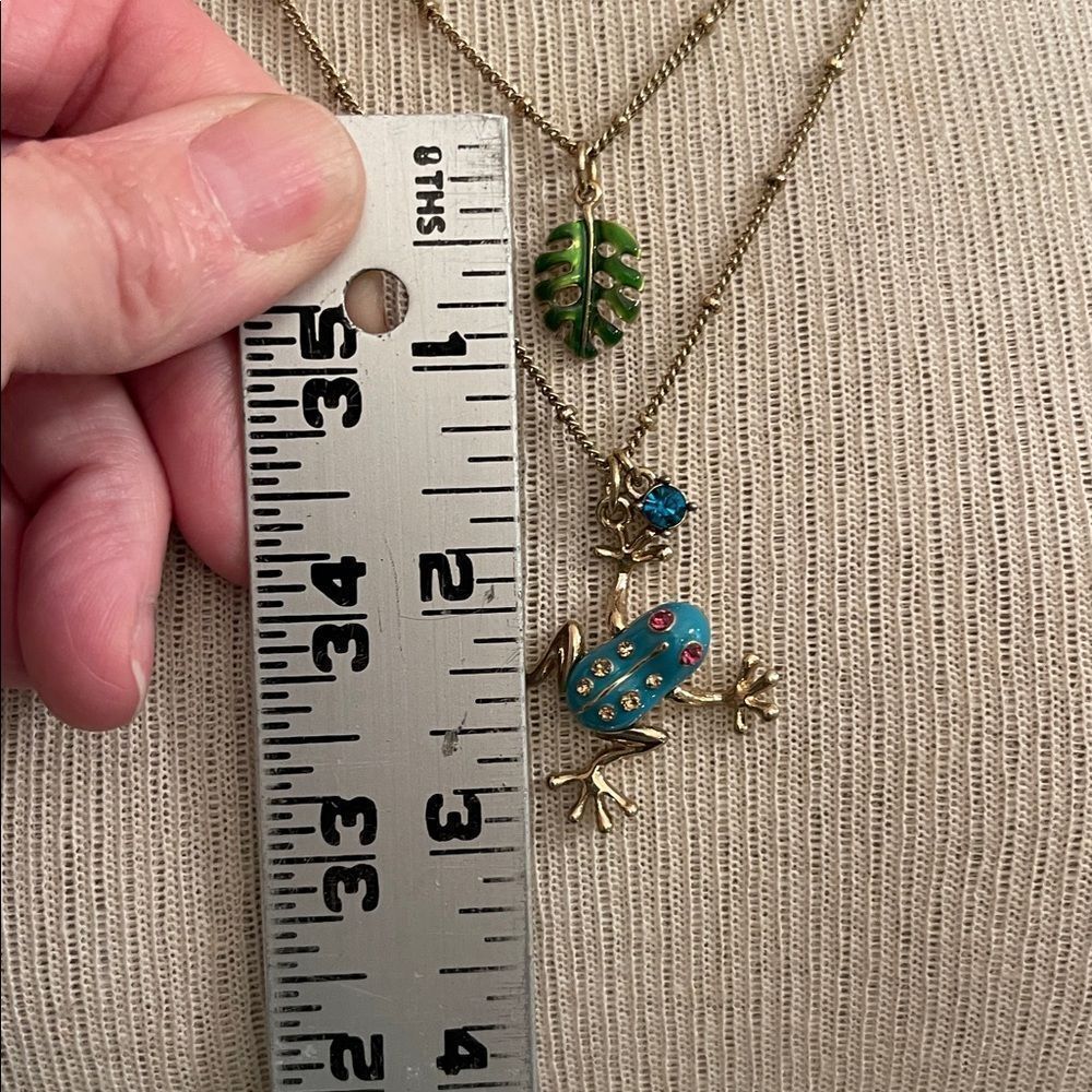 Betsey Johnson Enamel Tree Frog Double Row Necklace with Green Leaf Charm - Picture 9 of 16